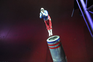 קרקס אמריקנו, קרקס אמריקה, תמונה של קרקס, תמונה איש עף מתותח, אטרקציות לילדים